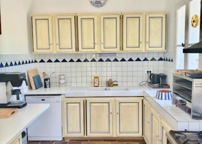 Stunning With Heated Private Pool In Provence